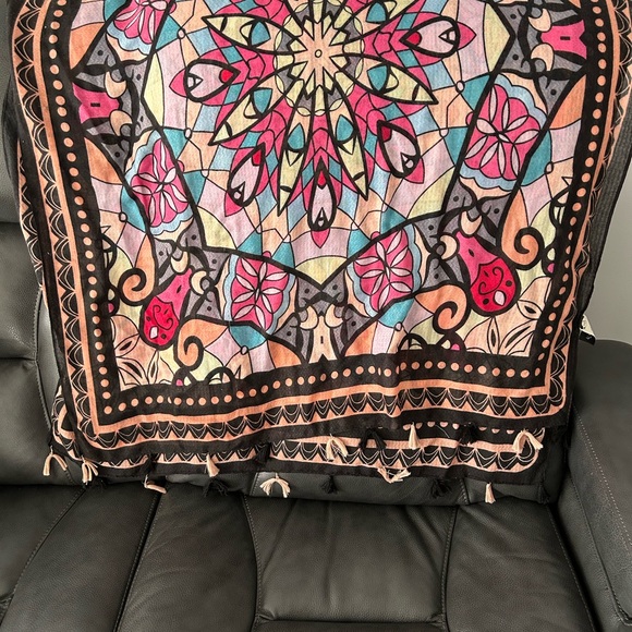 Colorful Geometric Pattern Scarf - Picture 4 of 8